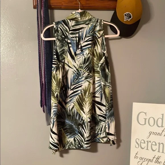 Tropical Leaf Print Women’s Sleeveless Top - Picture 4 of 7